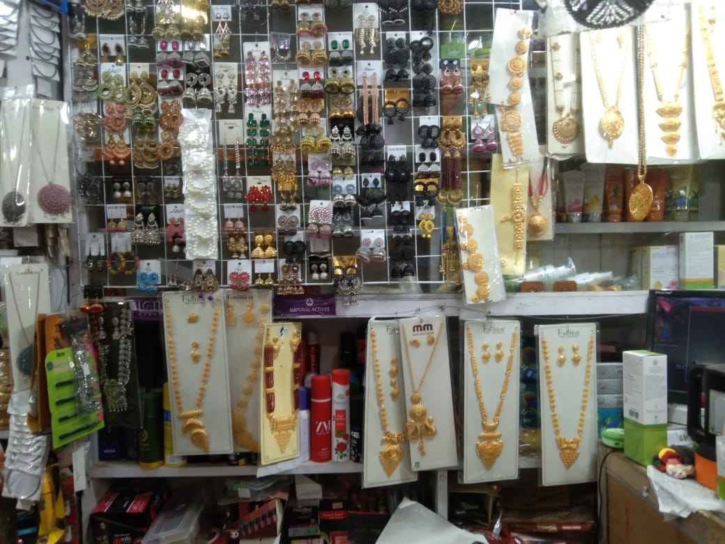 Jewelry/gifts shop
